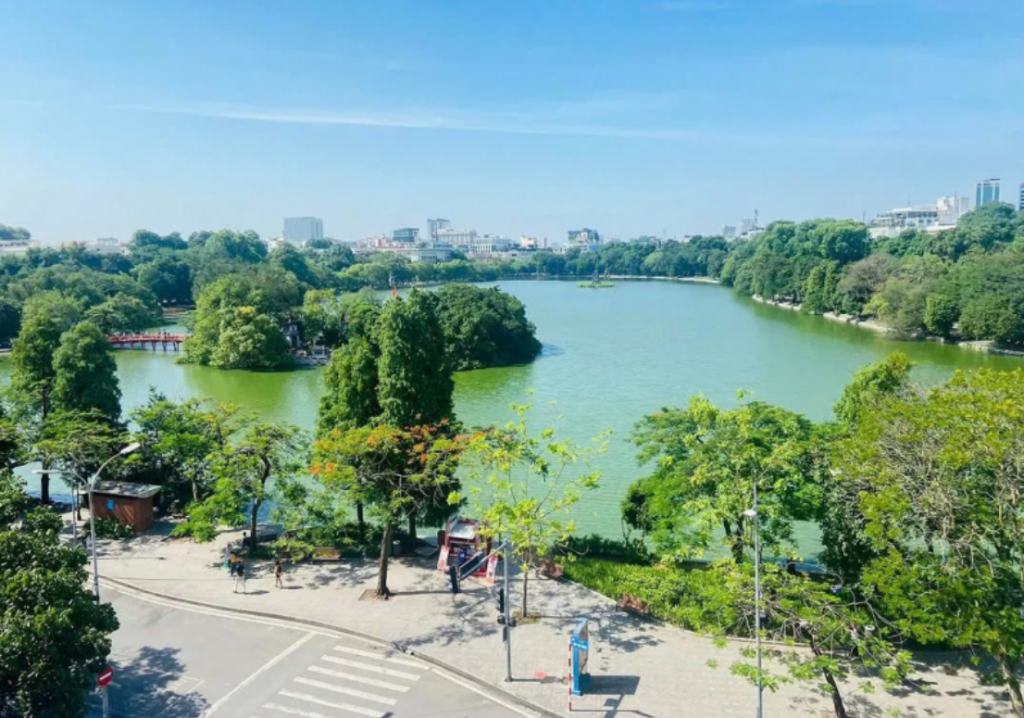 Mục tiêu là kiểm soát và giảm thiểu nguồn phát thải từ phương tiện giao thông, dịch vụ, hoạt động xây dựng, qua đó cải thiện chất lượng không khí cho khu vực đông dân cư, nhiều khách du lịch.