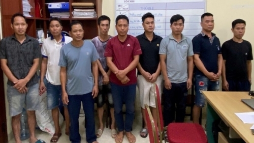 Bí mật của nhóm 9 người đàn ông lúc nửa đêm