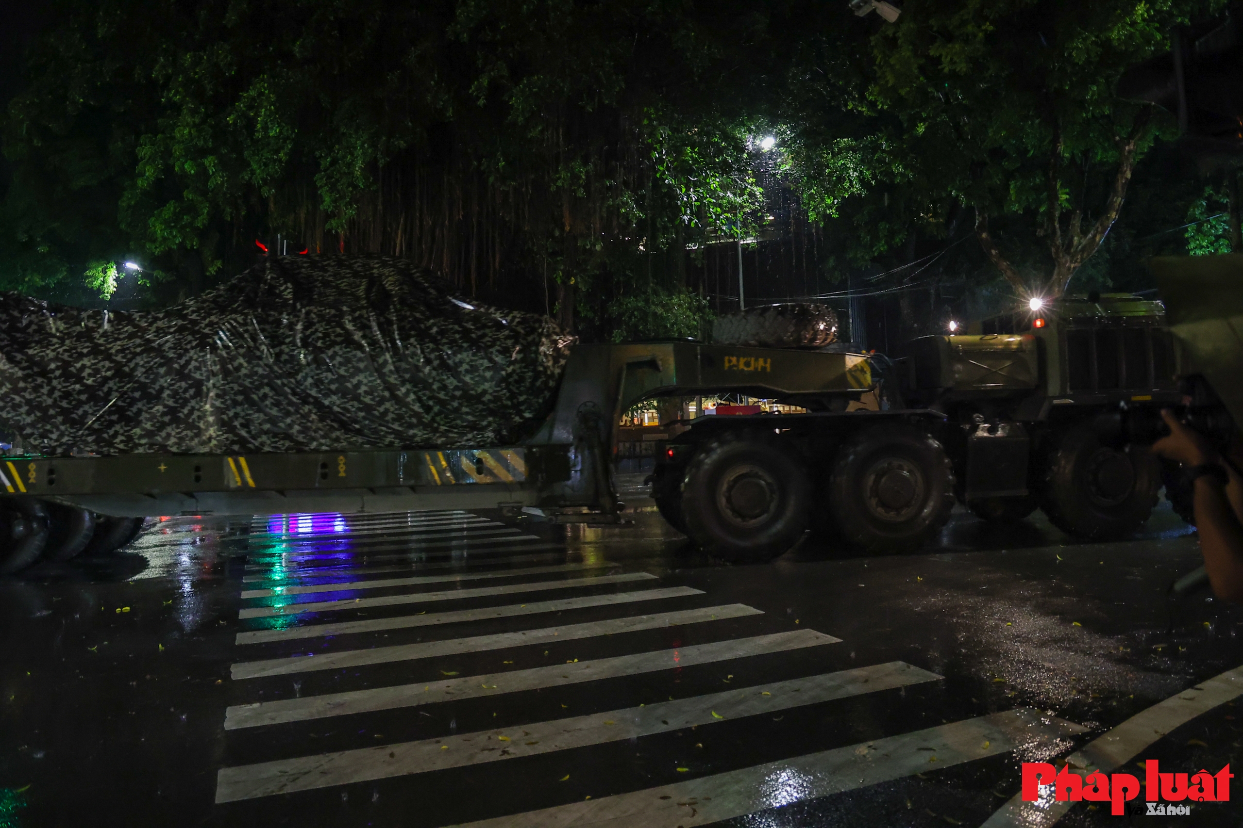 Hà Nội đón đoàn xe pháo quân sự tiến vào trung tâm, sẵn sàng cho lễ kỷ niệm 80 năm Quốc khánh