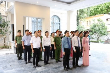 Phường Cửa Nam tri ân Anh hùng liệt sỹ Công an Thủ đô và thăm, tặng quà cán bộ lão thành cách mạng