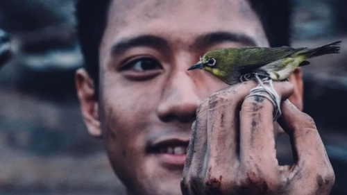 "Địa đạo" là "bom tấn" phim chiến tranh nhưng vẫn bị đạo diễn Bùi Thạc Chuyên nhận xét là "thua" phim "Mưa đỏ" một điều