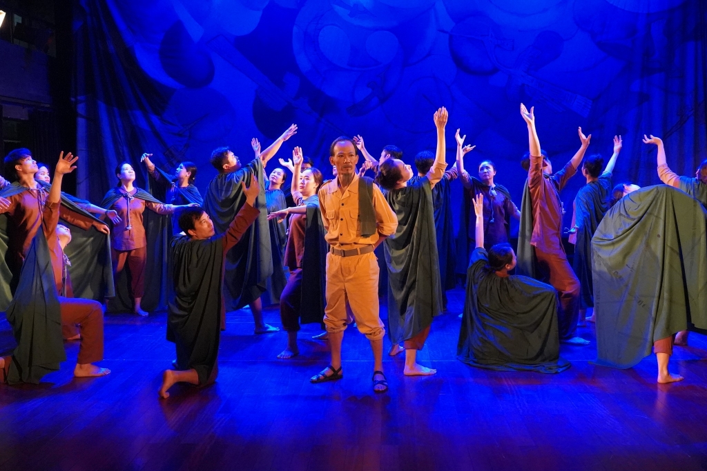 Miễn phí 3 suất diễn đặc biệt vở kịch “Người đi dép cao su” tại Hà Nội