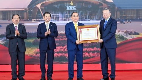 Vingroup nhận Huân chương Lao động hạng Nhất vì thành tích đặc biệt xuất sắc tại Trung tâm Hội chợ Triển lãm Quốc gia