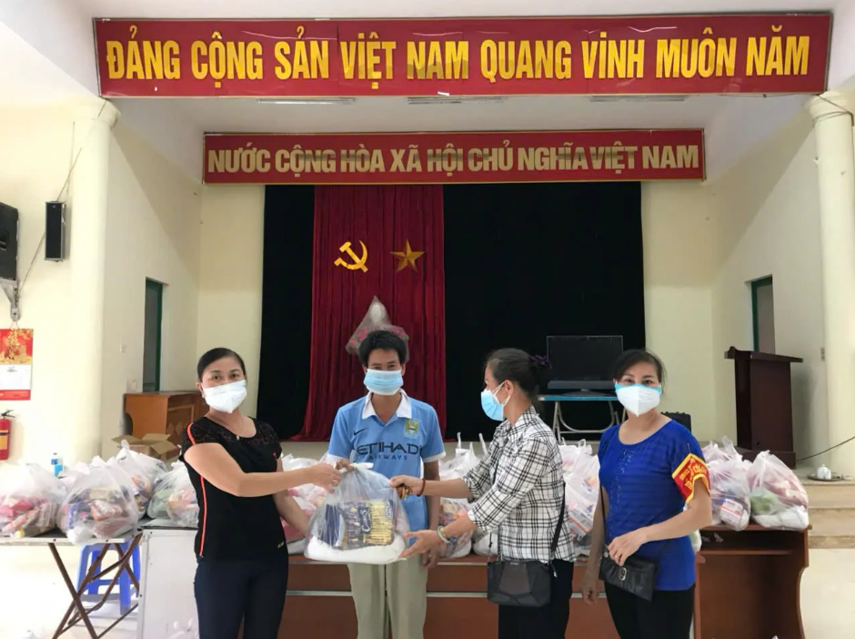Nhờ làm tốt công tác tuyên truyền, nhiều phong trào vận động, giúp đỡ nhau vượt qua khó khăn trong đại dịch đã được người dân, tổ chức trên địa bàn TP triển khai.