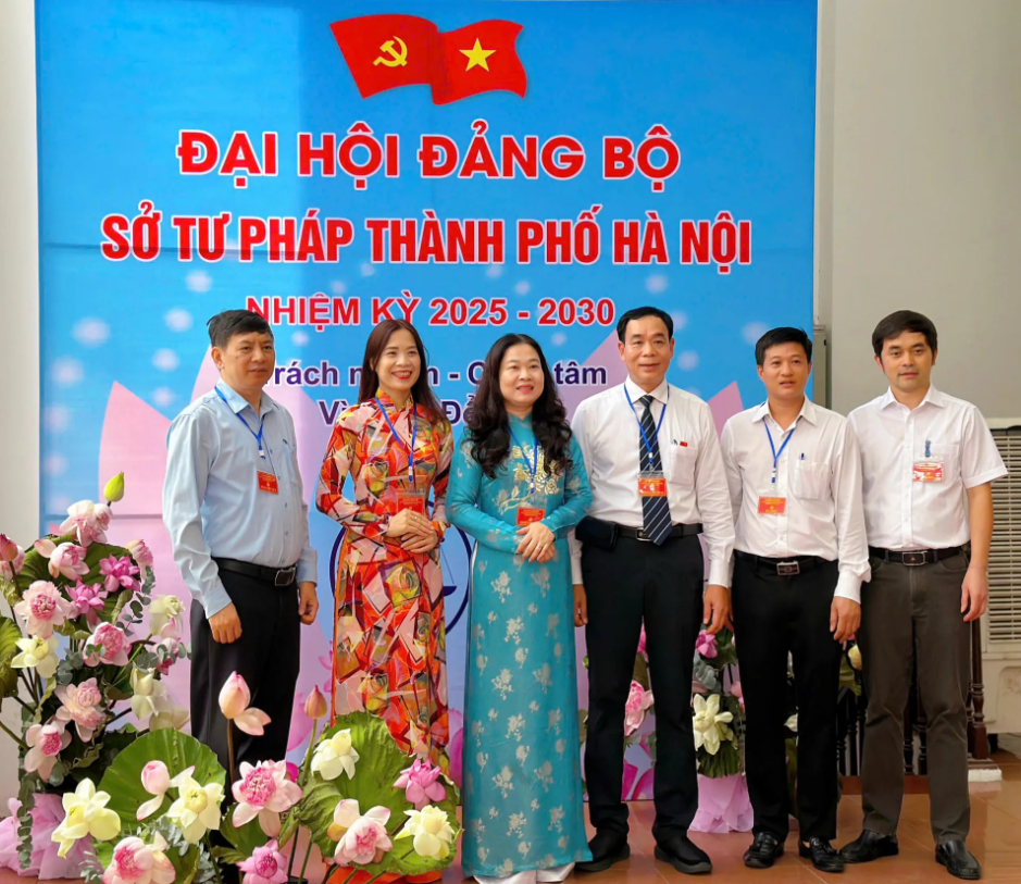 Ban lãnh đạo và cán bộ Sở Tư pháp TP Hà Nội tại Đại hội Đảng bộ Sở Tư pháp TP. 