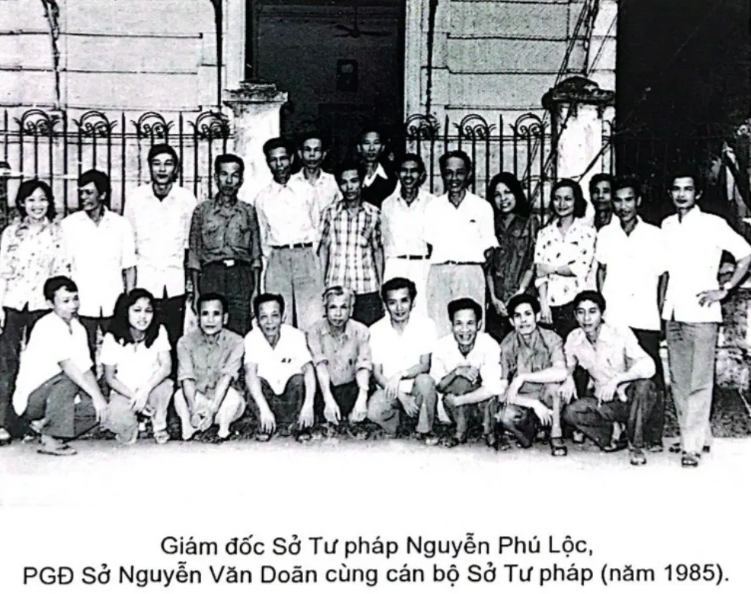 Lãnh đạo và cán bộ Sở Tư pháp TP Hà Nội năm 1985.