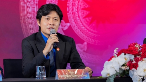 Nhạc sĩ "triệu view" lan tỏa thông điệp hòa bình và nhân văn qua từng trang sách