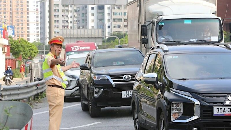 Thông báo điều chỉnh thời gian phân luồng giao thông phục vụ Tổng hợp luyện lần 1 - Lễ kỷ niệm 80 năm Cách mạng tháng Tám và Quốc khánh 2/9. Ảnh minh họa