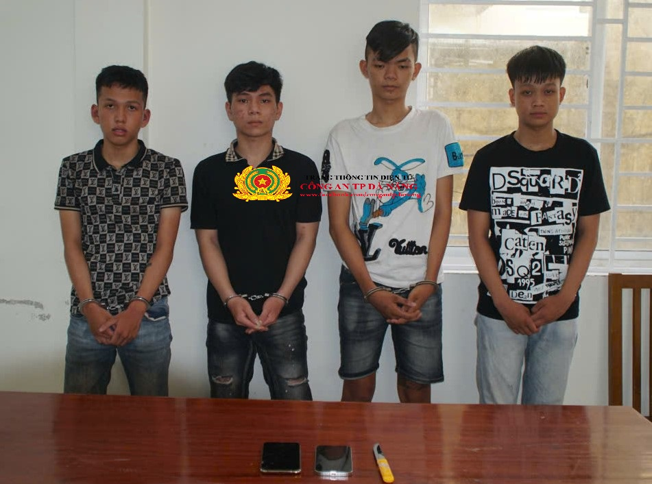 4 đối tượng cùng phương tiện và tang vật gây án.
