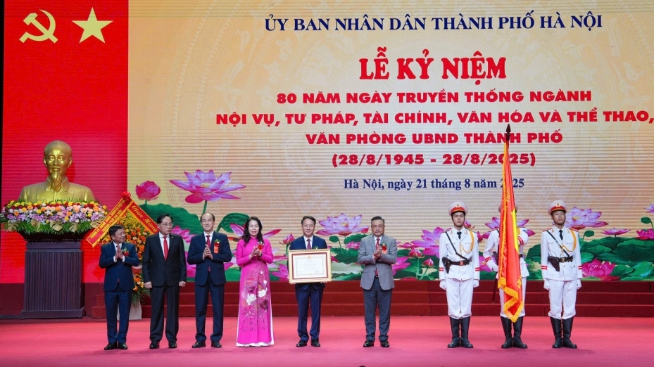 Sở Nội vụ Hà Nội đón nhận Huân chương Lao động hạng Nhất