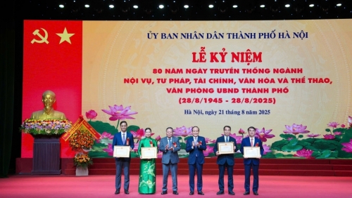 Ngành Văn phòng UBND TP được trao Bằng khen nhân kỷ niệm 80 năm ngày truyền thống của ngành