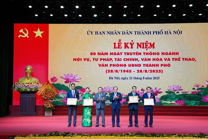 Ngành Văn phòng UBND TP được trao Bằng khen nhân kỷ niệm 80 năm ngày truyền thống của ngành Ngành Văn phòng UBND TP được trao Bằng khen nhân kỷ niệm 80 năm ngày truyền thống của ngành