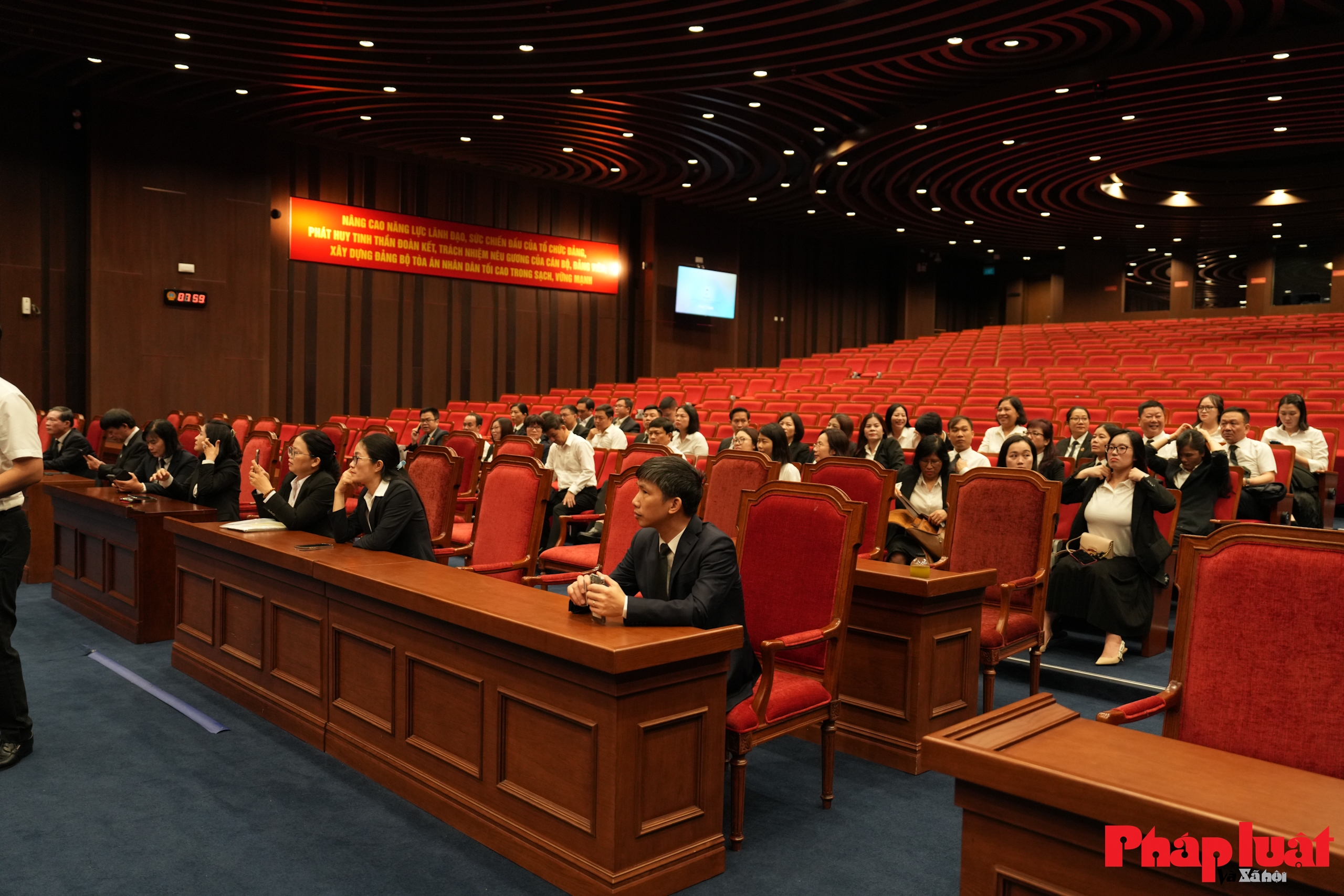 Phường Cửa Nam và Đảng ủy Toà án Nhân dân tối cao phối hợp cấp đổi thẻ Đảng viên