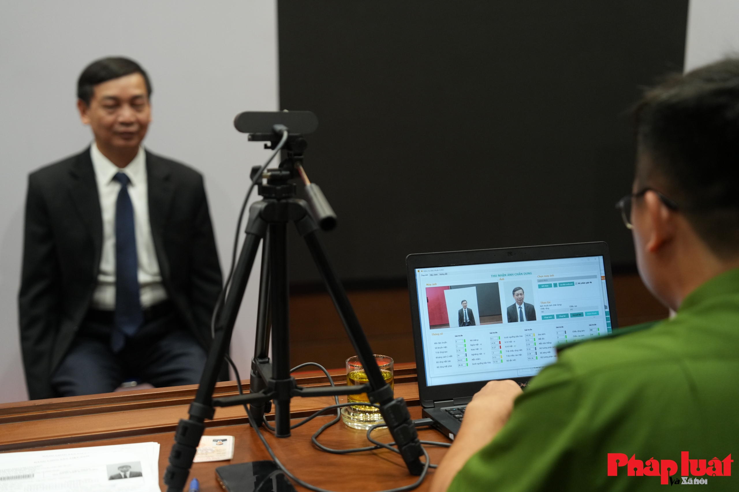 Phường Cửa Nam và Đảng ủy Toà án Nhân dân tối cao phối hợp cấp đổi thẻ Đảng viên