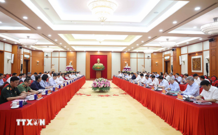 Bộ Chính trị cho ý kiến về công tác chuẩn bị Đại hội Đảng bộ Thành phố Hà Nội và Thành phố Hồ Chí Minh