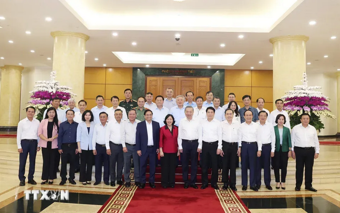 Bộ Chính trị cho ý kiến về công tác chuẩn bị Đại hội Đảng bộ Thành phố Hà Nội và Thành phố Hồ Chí Minh