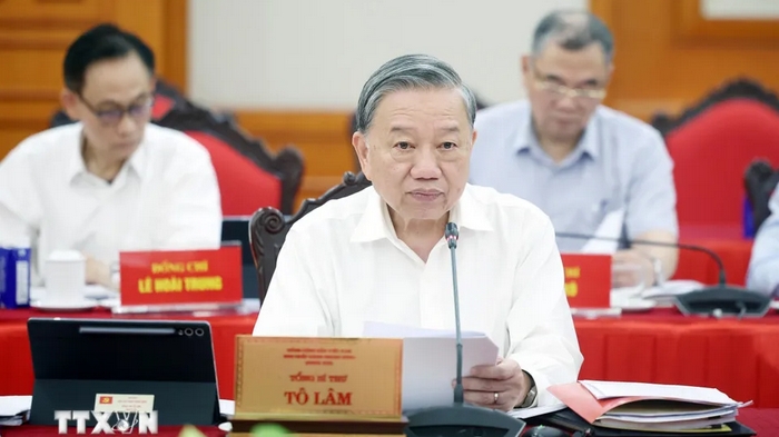 Bộ Chính trị cho ý kiến về công tác chuẩn bị Đại hội Đảng bộ Thành phố Hà Nội và Thành phố Hồ Chí Minh