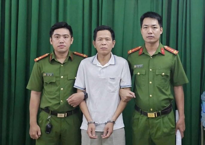 Ông Trần Hữu Cường Bắt giám đốc chi nhánh ngân hàng PVComBank ở TP Hồ Chí Minh liên quan đường dây cho vay lãi nặng Ông Trần Hữu Cường Bắt giám đốc chi nhánh ngân hàng PVComBank ở TP Hồ Chí Minh liên quan đường dây cho vay lãi nặng