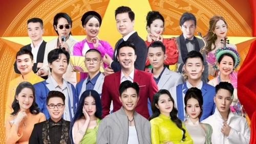 Trình diễn nghệ thuật dù lượn tại chương trình “Hà Nội - Sáng mãi khát vọng Việt Nam”