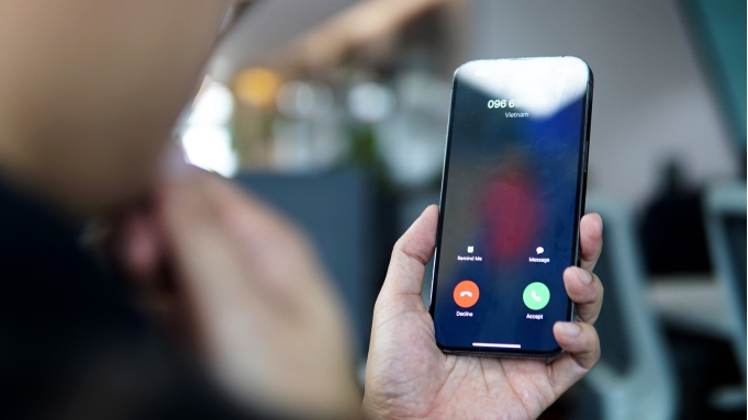 Một nam thanh niên ở Hà Nội mất hơn 400 triệu đồng khi nghe điện thoại số lạ