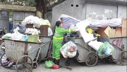Hà Nội dự kiến điều chỉnh mức phí thu gom rác thải: mong dịch vụ minh bạch, công bằng hơn