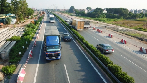 Cấm xe tải, xe khách đi làn 1 trên cao tốc: bước đột phá trong chính sách về đường bộ