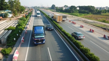 Cấm xe tải, xe khách đi làn 1 trên cao tốc: bước đột phá trong chính sách về đường bộ