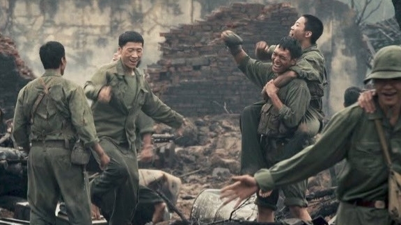 Ca khúc thổn thức thôi thúc khán giả đi xem phim chiến tranh gây sốt nhất hiện nay