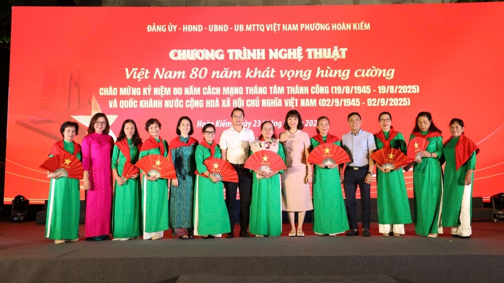 Hoàn Kiếm: chương trình nghệ thuật “Việt Nam 80 năm khát vọng hùng cường”