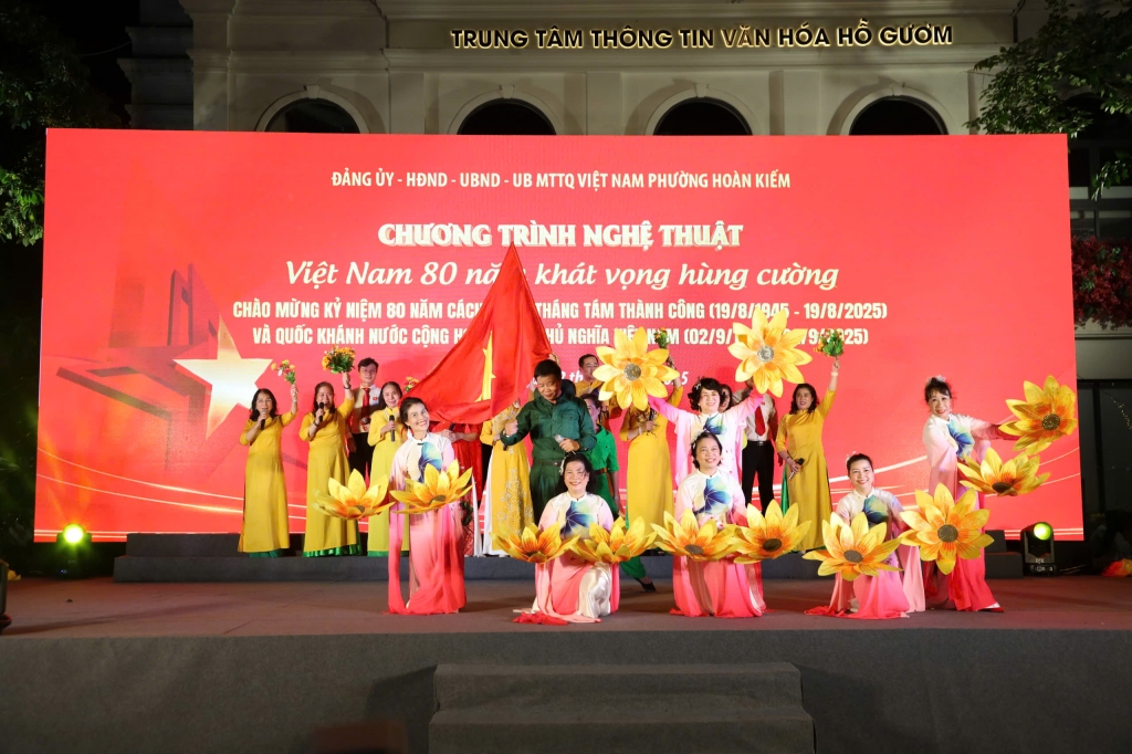Hoàn Kiếm: chương trình nghệ thuật “Việt Nam 80 năm khát vọng hùng cường”