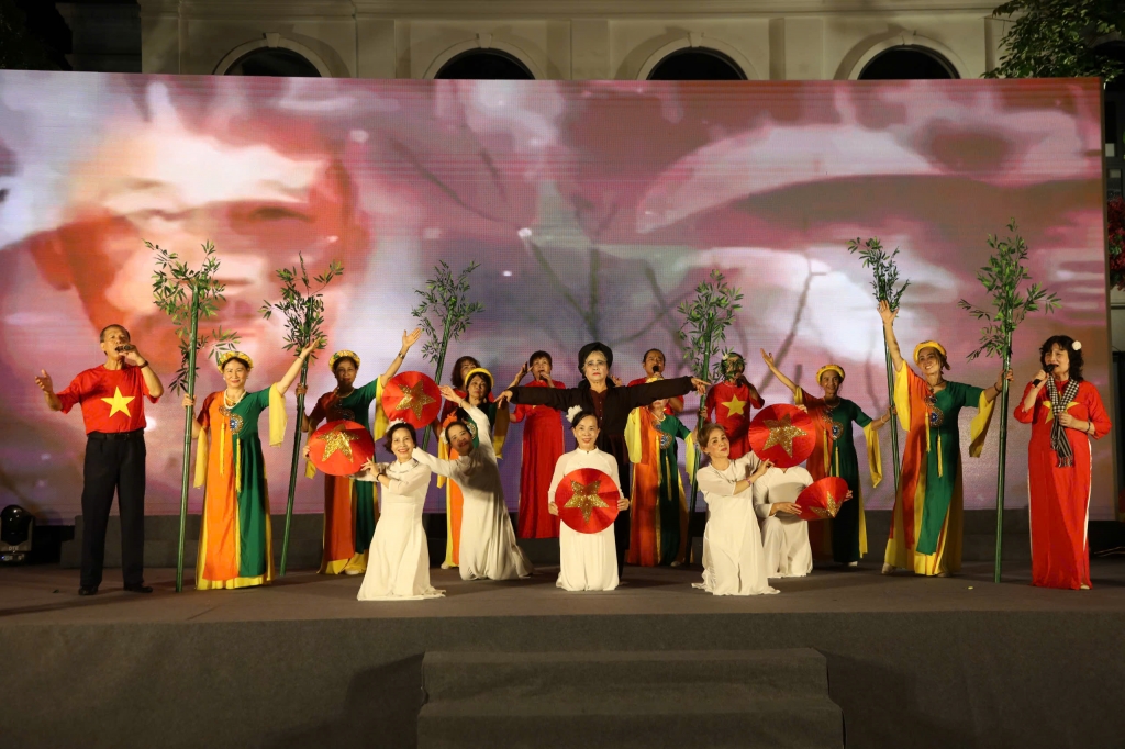 Hoàn Kiếm: chương trình nghệ thuật “Việt Nam 80 năm khát vọng hùng cường”