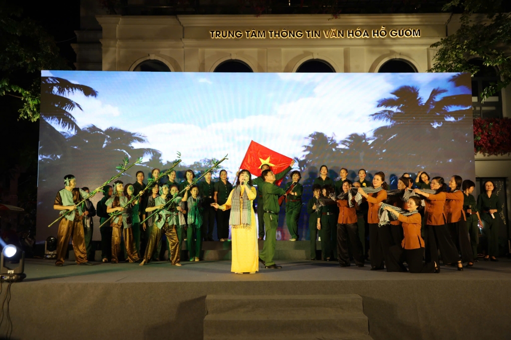 Hoàn Kiếm: chương trình nghệ thuật “Việt Nam 80 năm khát vọng hùng cường”