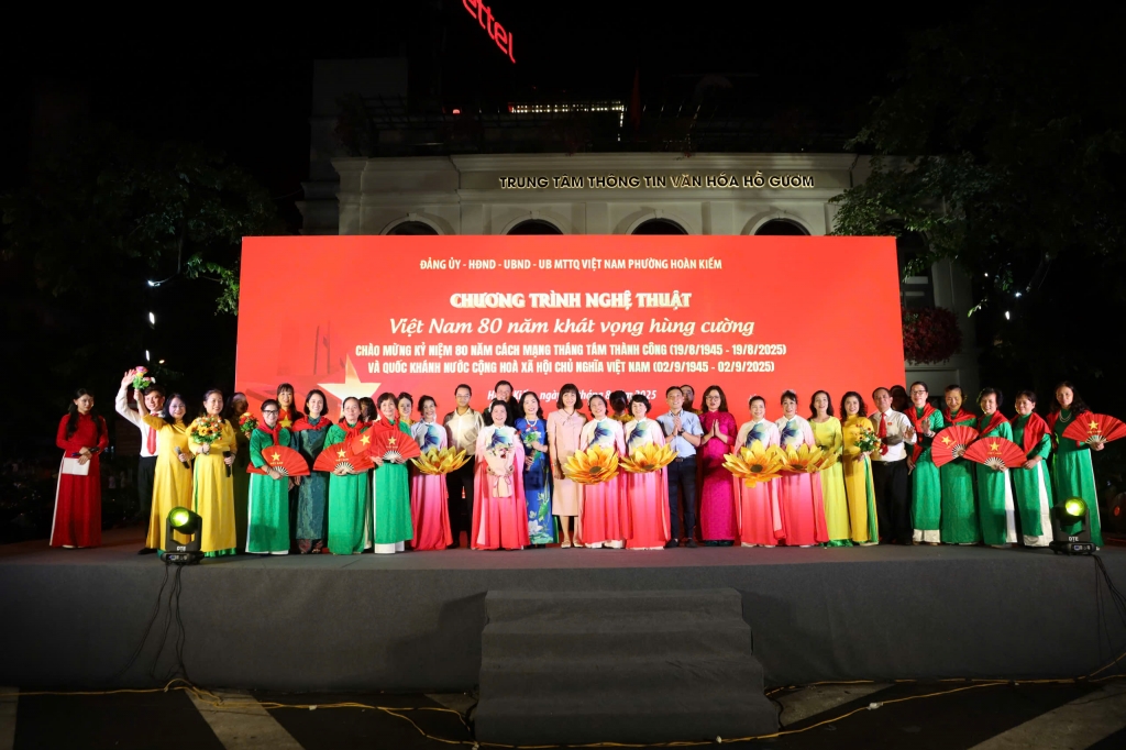 Hoàn Kiếm: chương trình nghệ thuật “Việt Nam 80 năm khát vọng hùng cường”