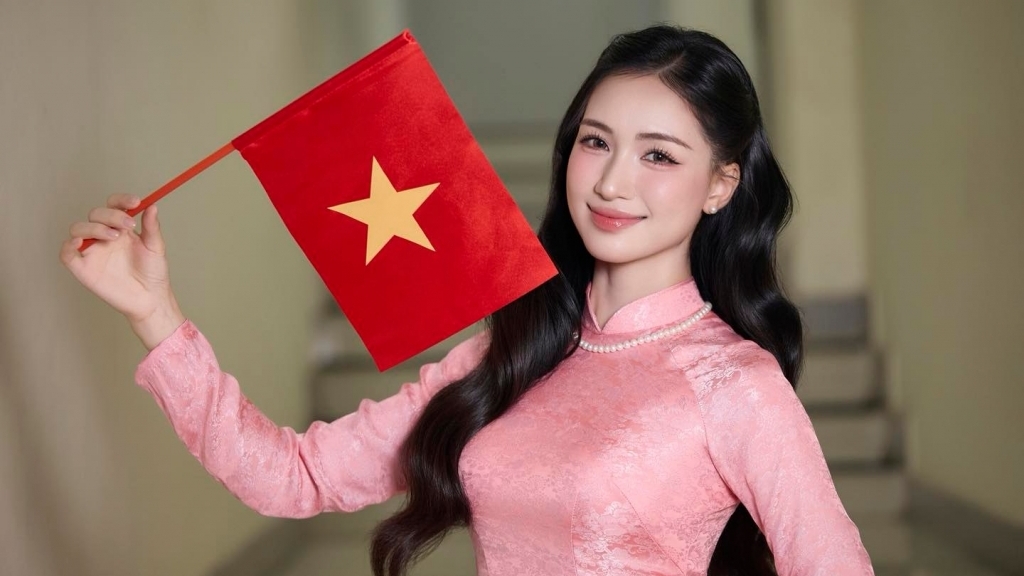 Sau cơn sốt nhạc phim “Mưa đỏ”, Hòa Minzy đón nhận niềm vui “kép”