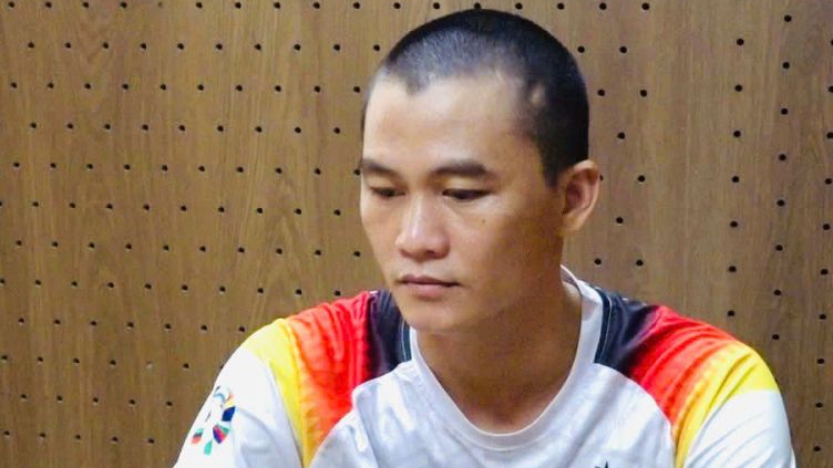 Gã thanh niên nảy lòng tham khi thấy nhiều xe máy để ngoài cổng nhà văn hóa