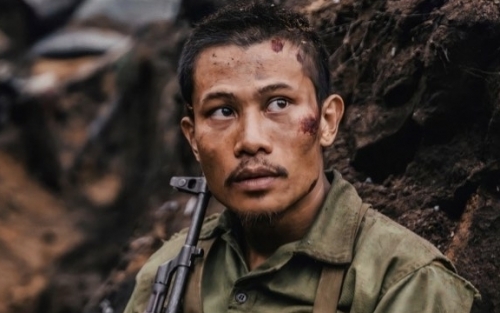 "Mưa đỏ" đạt doanh thu trăm tỷ, đạo diễn xin khán giả đừng làm một điều