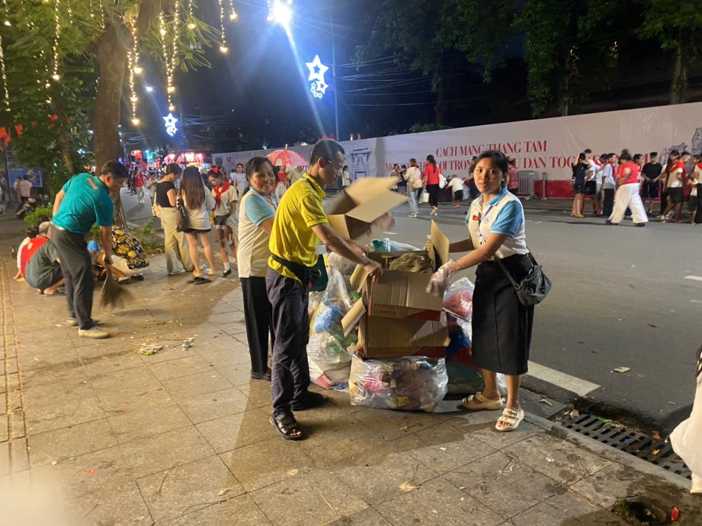 Phụ nữ Ba Đình tô điểm nét thanh lịch, trọng khách tại Đại lễ A80