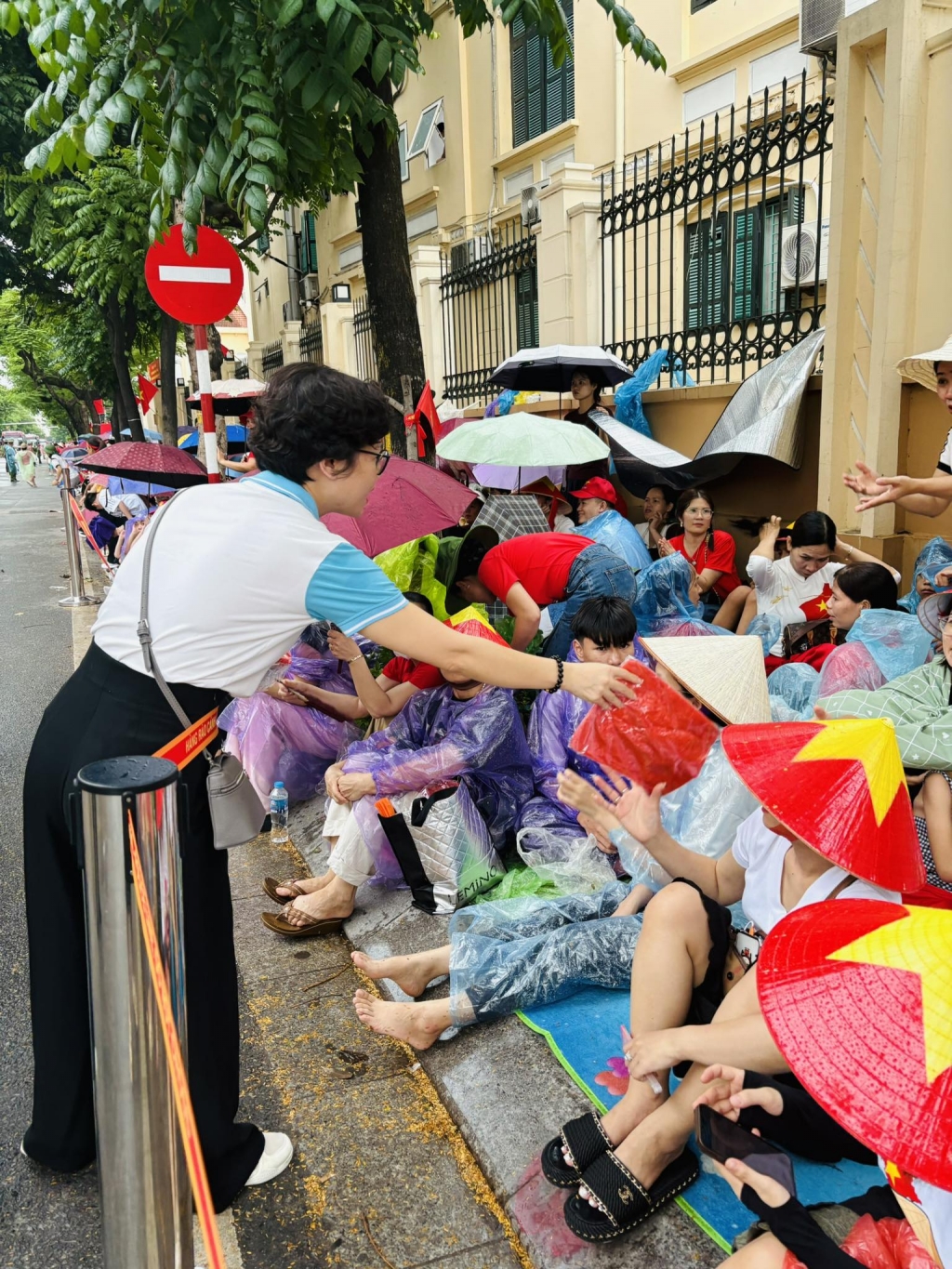 Phụ nữ Ba Đình tô điểm nét thanh lịch, trọng khách tại Đại lễ A80