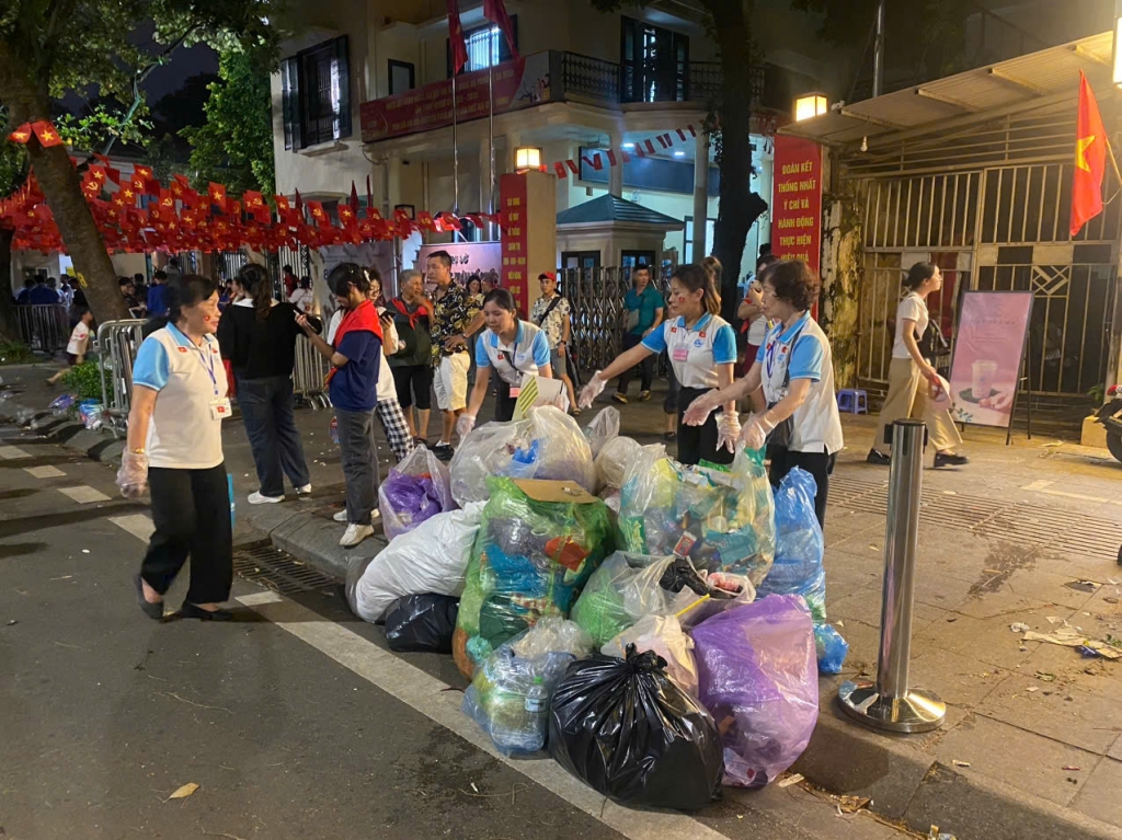 Phụ nữ Ba Đình tô điểm nét thanh lịch, trọng khách tại Đại lễ A80