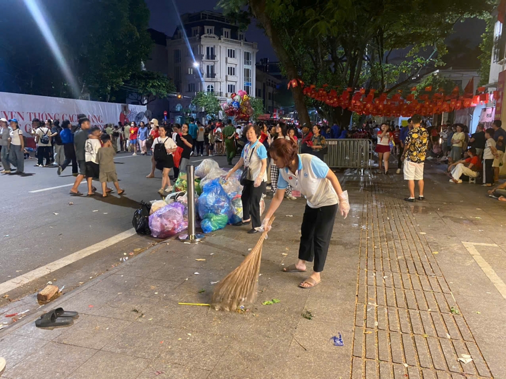 Phụ nữ Ba Đình tô điểm nét thanh lịch, trọng khách tại Đại lễ A80