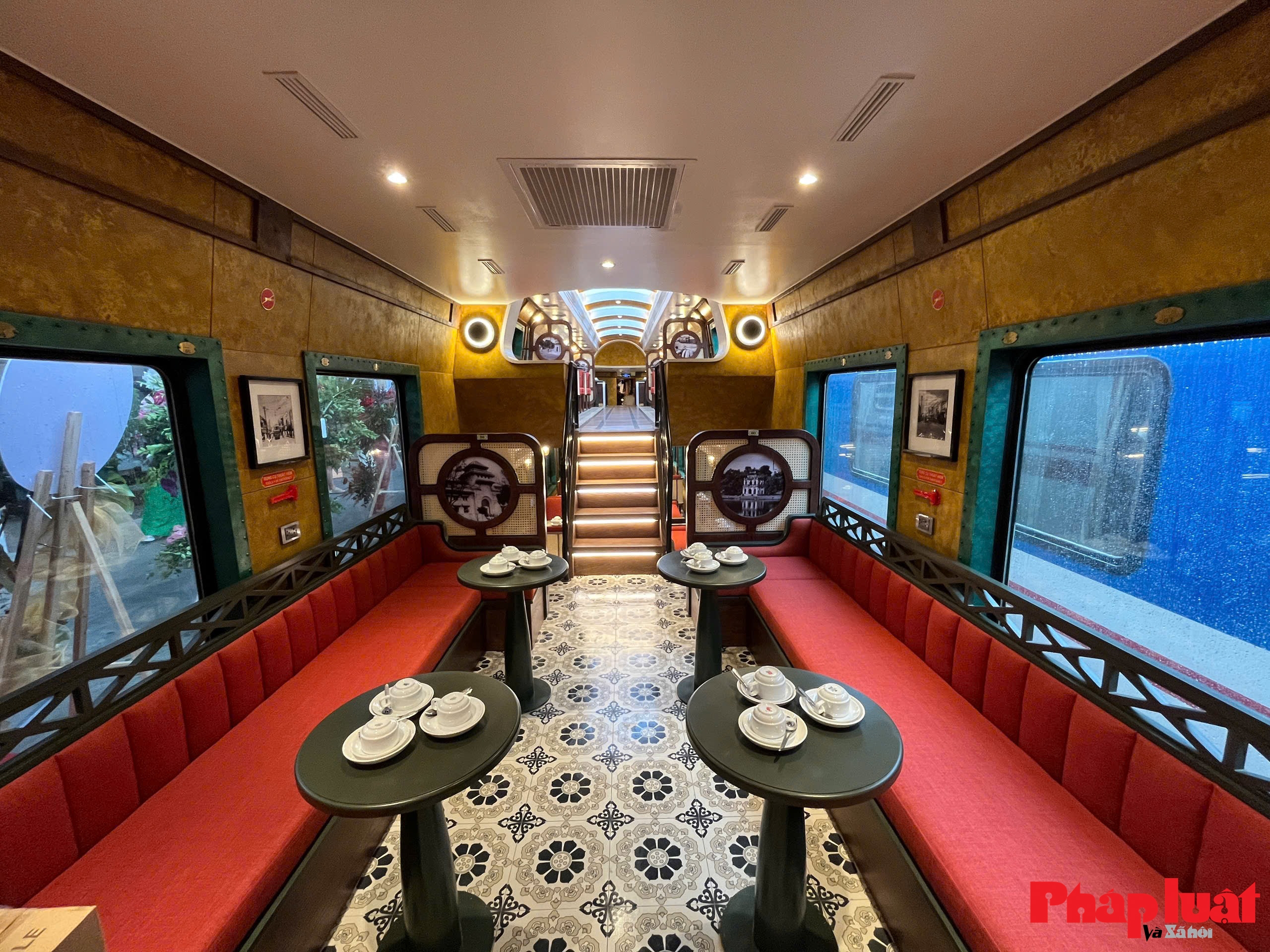 Đi tàu du lịch “Hà Nội 5 cửa ô”, trải nghiệm văn hóa, công nghệ và di sản Thăng Long