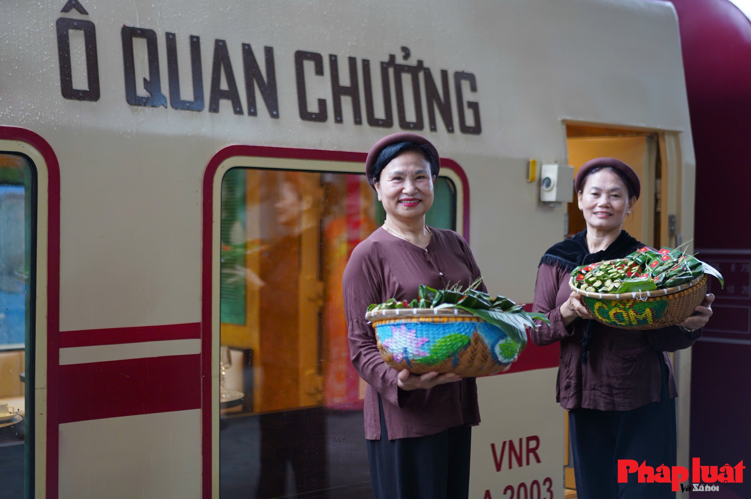 Đi tàu du lịch “Hà Nội 5 cửa ô”, trải nghiệm văn hóa, công nghệ và di sản Thăng Long