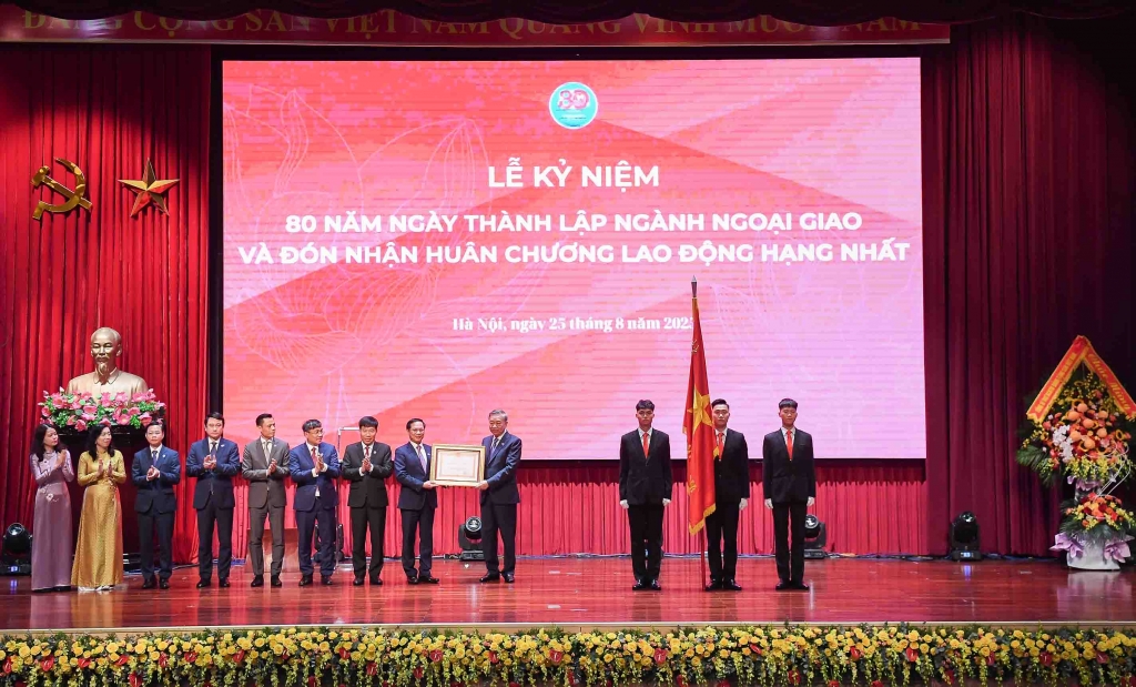 Ngành Ngoại giao kỷ niệm 80 năm thành lập và đón nhận Huân chương lao động hạng Nhất