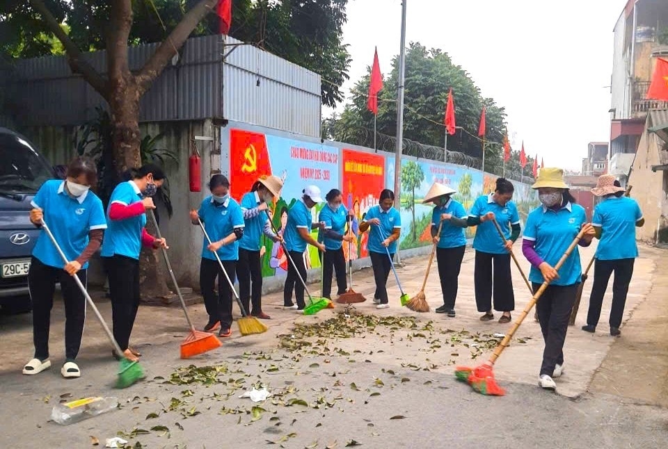 Tổ chức các đợt ra quân tổng vệ sinh, thu gom rác thải chào mừng Lễ kỷ niệm 80 năm Quốc khánh 2/9. Ảnh: VGP