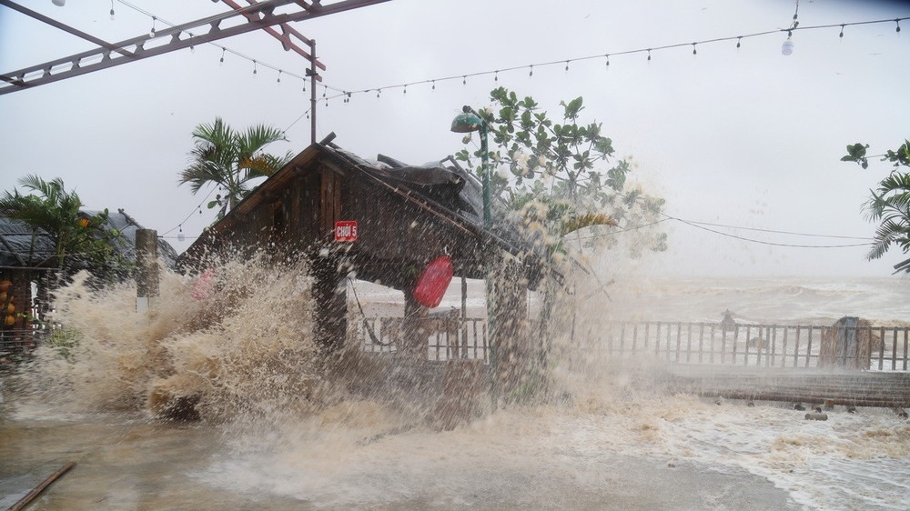 Thủ tướng chỉ đạo khẩn cấp khắc phục hậu quả bão số 5, ứng phó mưa lũ sau bão