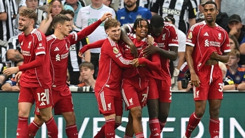 Liverpool thắng nghẹt thở Newcastle nhờ khoảnh khắc của thần đồng 16 tuổi Rio Ngumoha