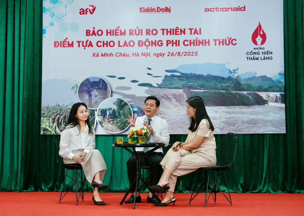 Các diễn giả trao đổi thông tin về bảo hiểm rủi ro do thiên tai.