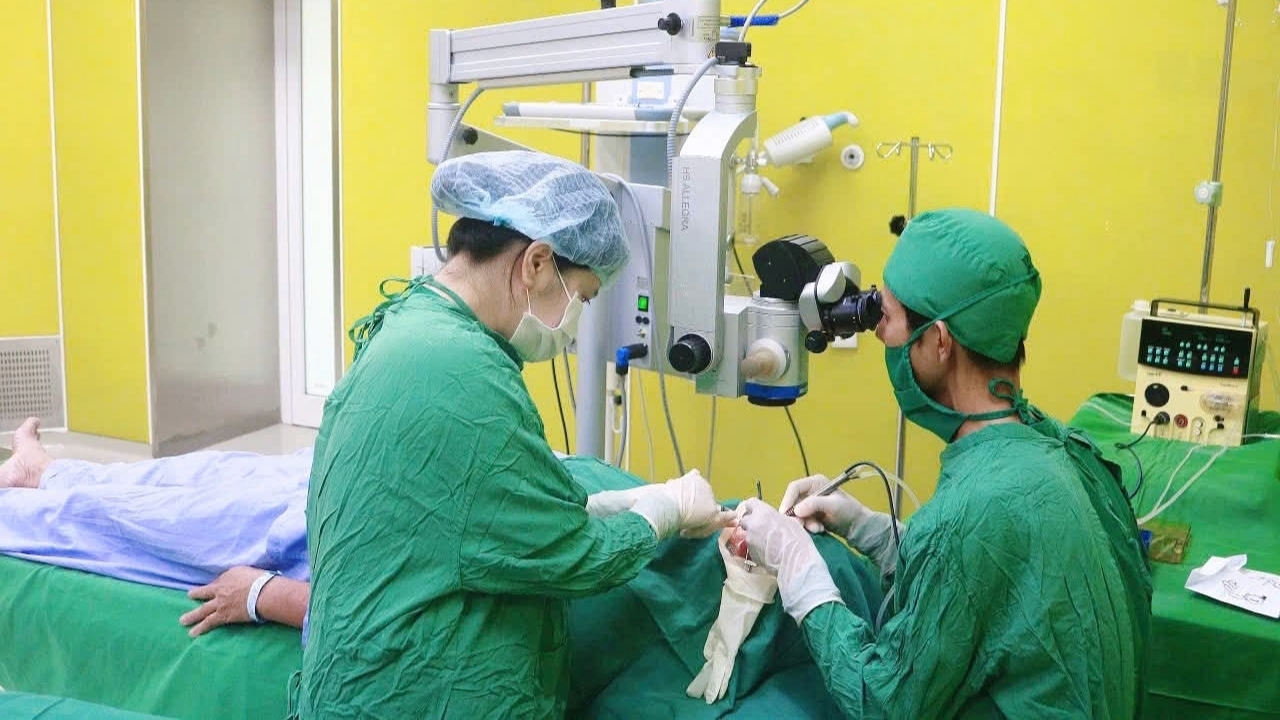 Phẫu thuật thành công ca chấn thương mắt phức tạp ngay tại tuyến cơ sở