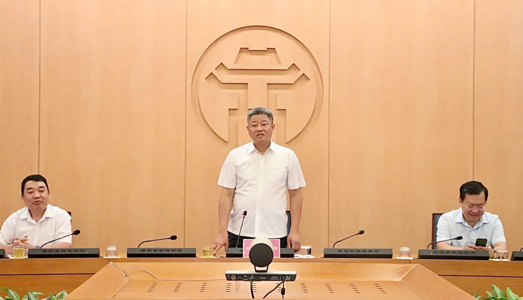 Phó Chủ tịch UBND TP Hà Nội Nguyễn Mạnh Quyền chủ trì cuộc họp