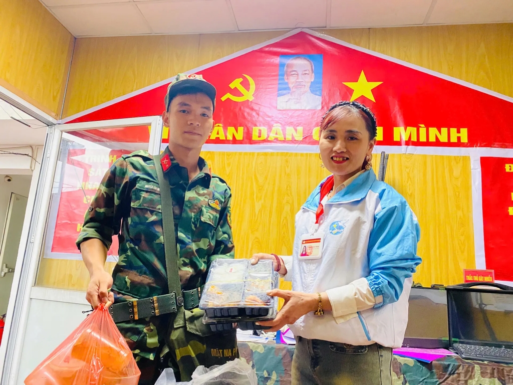 Nữ cán bộ cơ sở “trực chiến” tuyến “hậu phương”